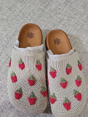 NEW IN BOX The Sak Cream Mules with Red Strawberry Embroidery